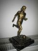 Alte Bronzefigur Fussballer Auf Marmorsockel 25 Cm 1950-1999 Bild 2