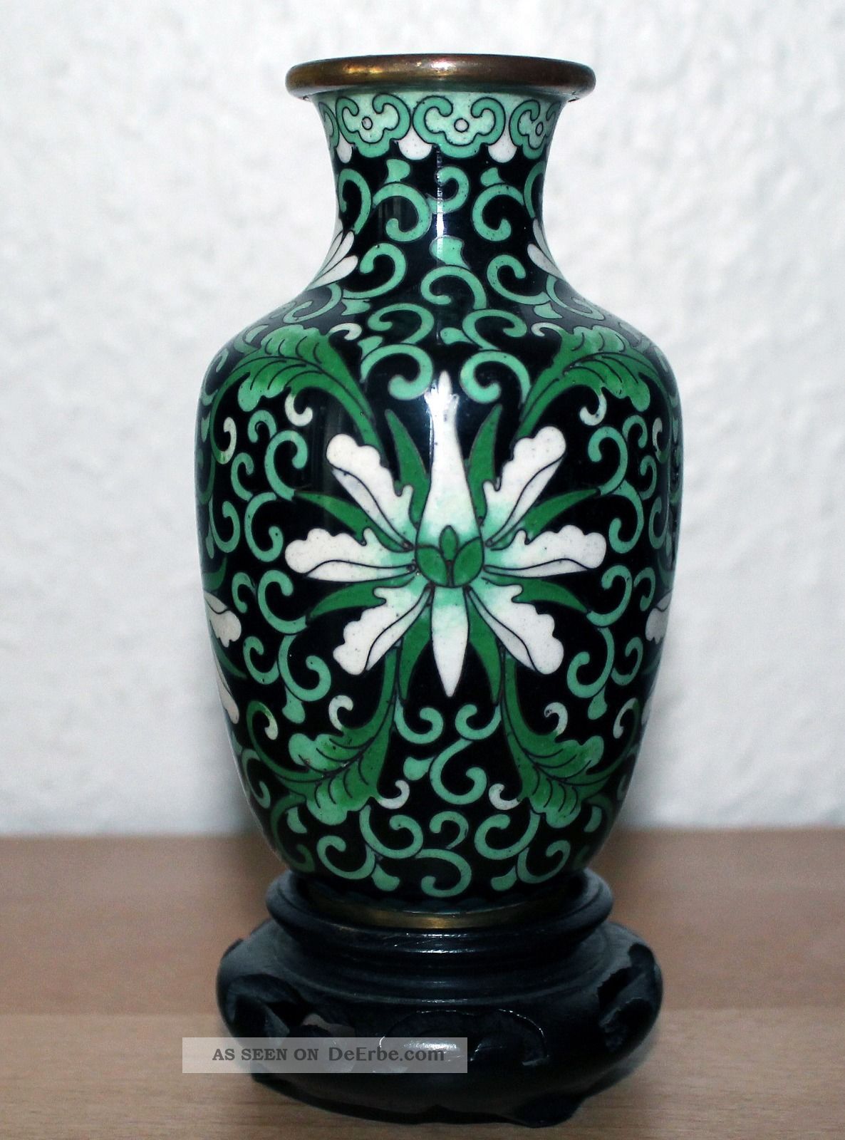 Cloisonne Vase China Carved Messing Old Chinese Floral Carving Figur Woodstand Asiatika: China Bild