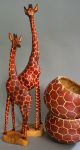 2 Giraffen Jacaranda Holz Ostafrika,  Kenia,  2 Kalebassenschalen/kÜrbis,  Kenia Entstehungszeit nach 1945 Bild 1