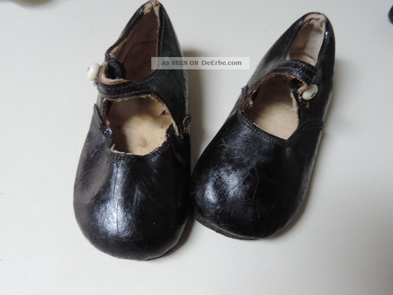 Schuhe Mit Riemchen,  Leder,  Schwarz,  Kinderschuhe Oder Puppenschuhe,  Antik Alte Berufe Bild
