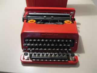 Olivetti Valentine S,  Reiseschreibmaschine Im Kunststoffkoffer,  Rot,  Top Bild