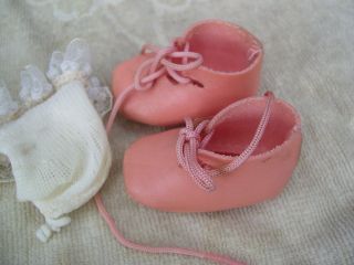 Alte Puppenkleidung Schuhe Vintage Peach Soft Shoes Lacy Socks 40cm Doll 51/2cm Bild