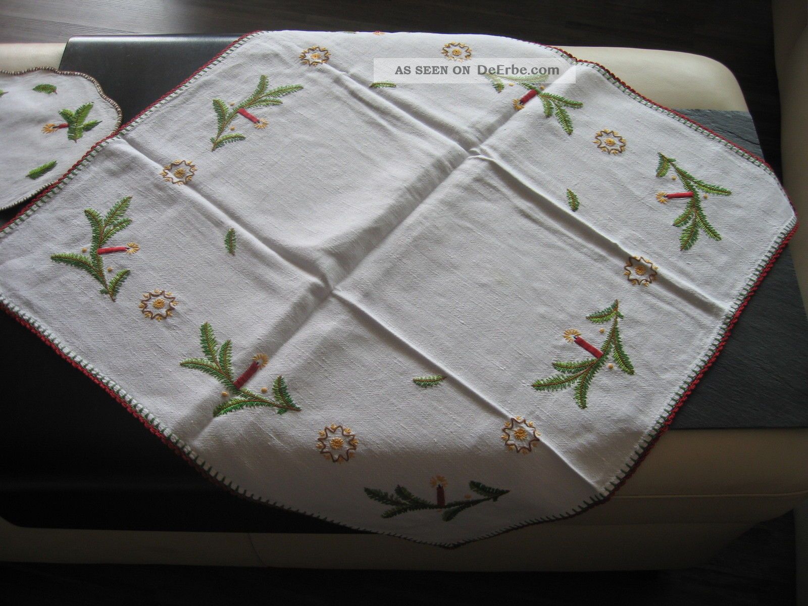 1 Tischdecke - Weihnachtsdecke M.  2 Passenden Deckchen - 68cm X 68 Cm Tischdecken Bild