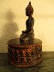 Dose Mit Deckel Sitzender Buddha Figur 14cm Schwarz Gießmasse Skulptur Feng Shui Entstehungszeit nach 1945 Bild 1