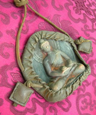 Buddha: Altes Tsa Tsa - Gau / Amulett Mit Sakyamuni Buddha Mit Yak - Leder Tibet Bild