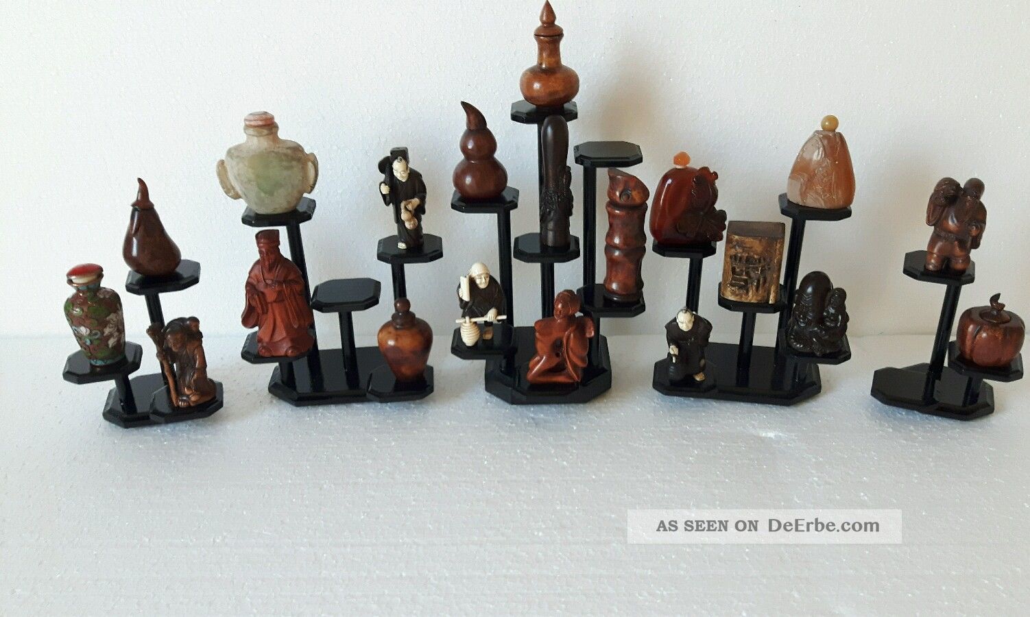 5 X Schwarz Holz Stand Mit 23 X Display Fur Netsuke /snuff Bottle/miniatuur Entstehungszeit nach 1945 Bild