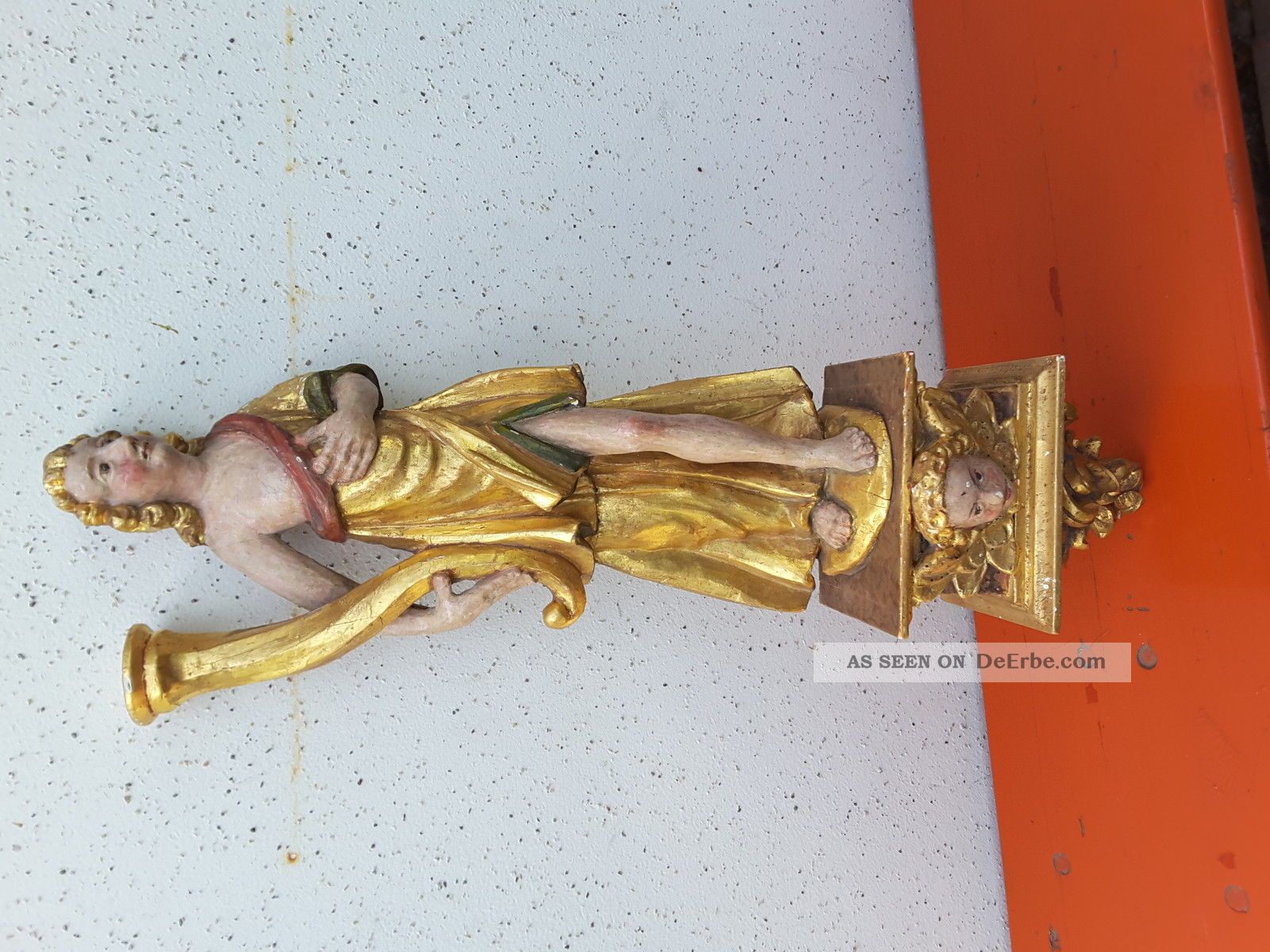 Alte Geschnitzte Heiligenfigur,  Mit Wandsockel. Skulpturen & Kruzifixe Bild
