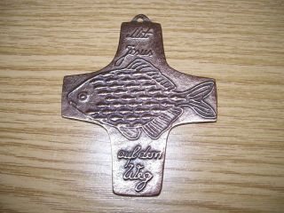 Kreuz Kleines Wandkreuz Mit Jesus Auf Dem Weg Fisch Messing Ichthys 9,  5 Cm Metal Bild