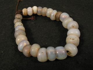26 Alte Opalglasperlen Rare Old Moon Trade Beads Afrozip Bild