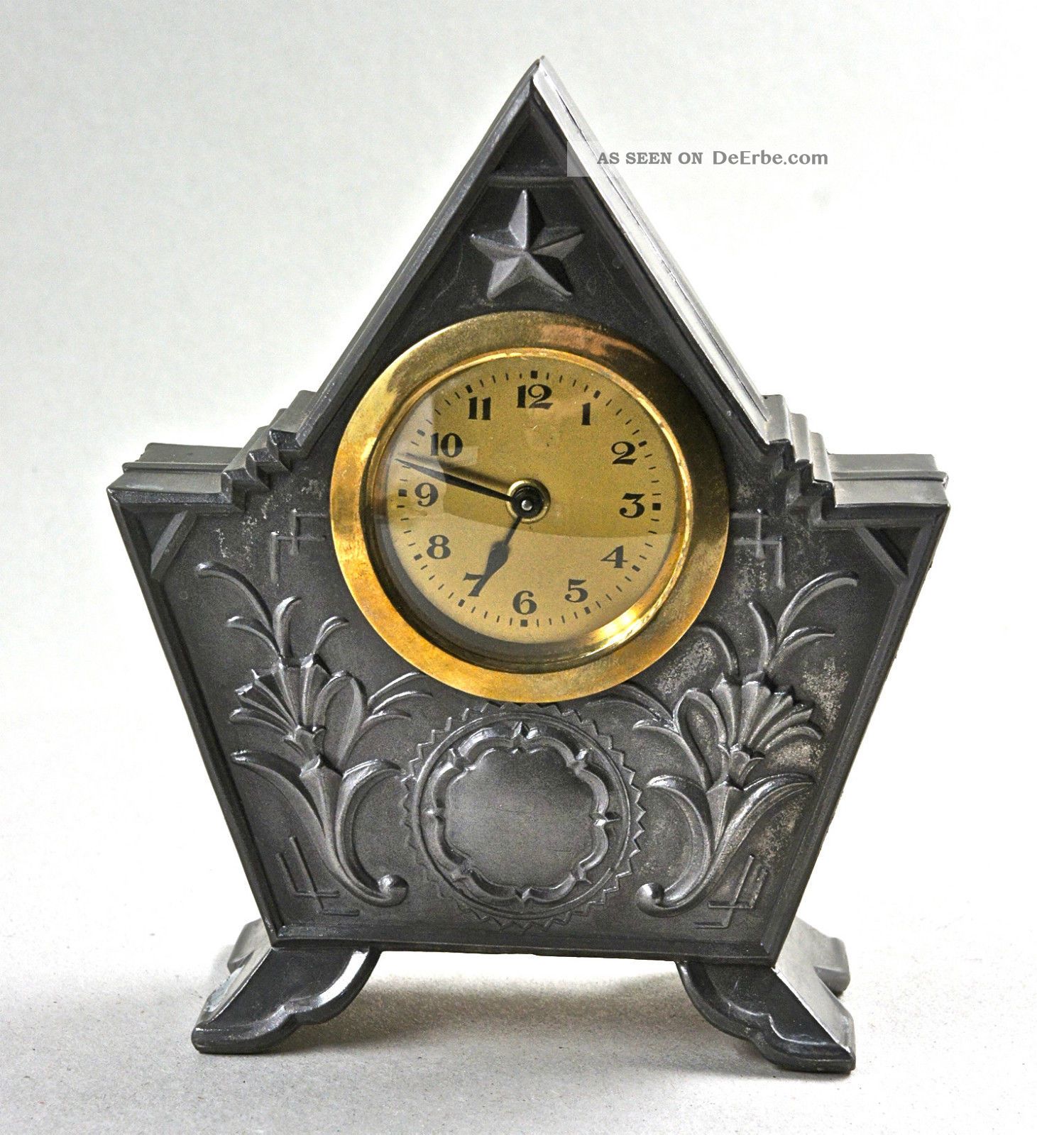 Dekorative Tischuhr,  Kaminuhr,  Im Zinngehäuse,  Analoges Uhrwerk,  H.  16 Cm. Bronze Bild