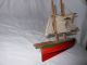 Segelboot Segelschiff Segelyacht Holz Rot,  Grün Standmodell 22cm Antik Spielzeug Maritime Dekoration Bild 3