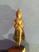 Budistische Figur Aus Metall Auf Holzklötzchen 1950-1999 Bild 1