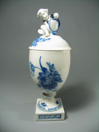 Royal - Copenhagen Porzellan Blaue Blume Deckelpokal Urnen Vase Putte Mit Schild Bild