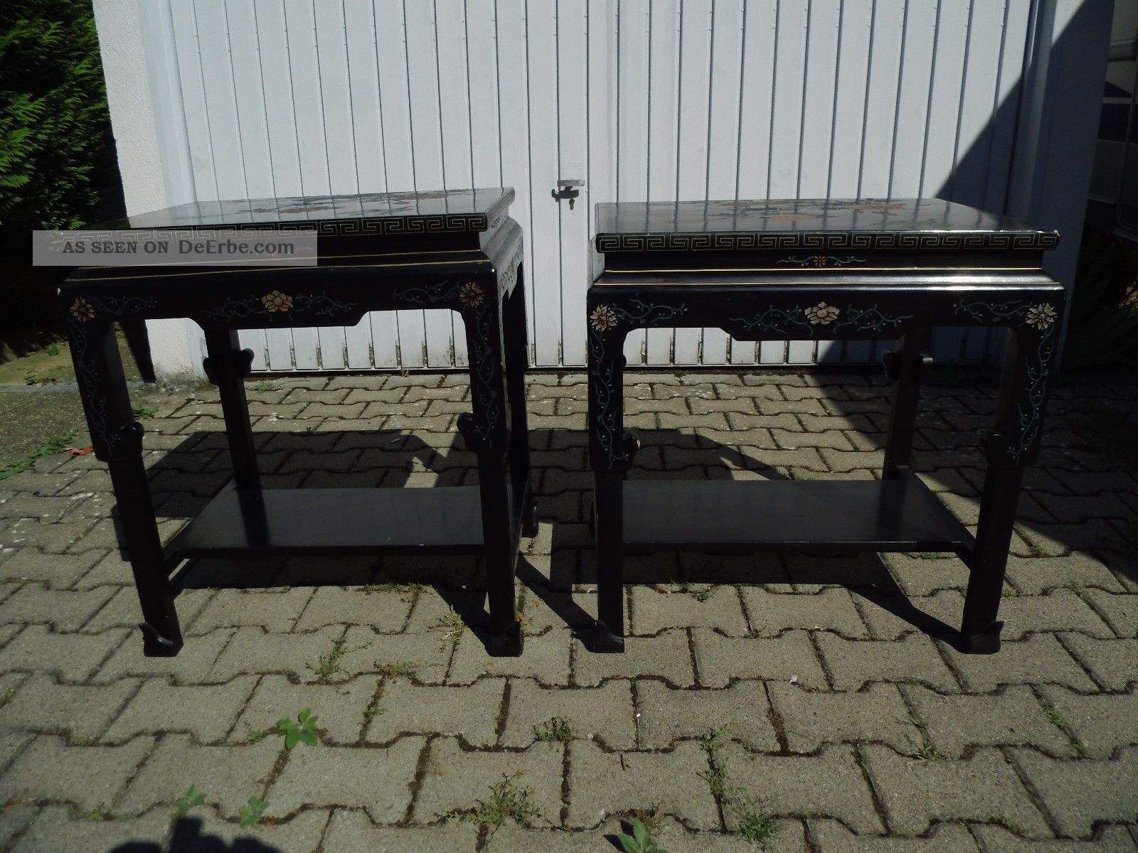 2 X Beistelltische,  China Möbel,  Tisch,  Blumenhocker,  Schwarz Mit Applikationen Entstehungszeit nach 1945 Bild