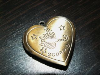 Messing Amulett Medaillon Anhänger Pillen Dose Herz Skorpion Sternzeichen Bild