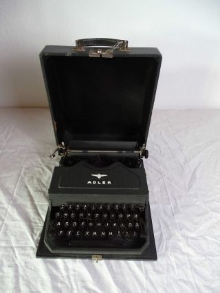 Antike Adler Schreibmaschine Im Koffer Bild