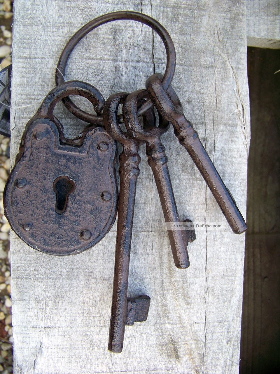 Schlüsselbund mit Schloss Gusseisen NEU Nostalgie Landhausstil Gartendeko key 