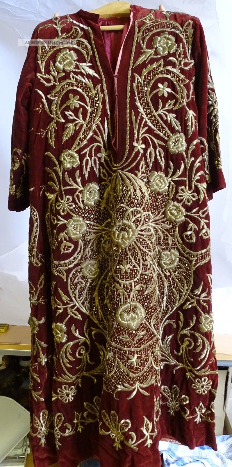Antikes Herrlich Verziertes Vermutlich Sakrales Religiöses Gewand Rot Gold Kirchliches Gerät & Inventar Bild