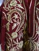 Antikes Herrlich Verziertes Vermutlich Sakrales Religiöses Gewand Rot Gold Kirchliches Gerät & Inventar Bild 1