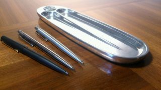 Antike Schreibtischablage - Mit Drei Markenkugelschreibern,  Parker,  Montblanc Bild