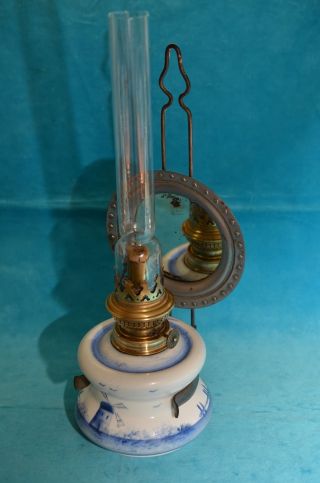 Dekorative Alte Petroleumlampe Mit Porzellangefäß 1910/1920 Bild