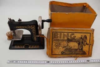 Bing Spielzeug Nähmaschine Eiserne Mamsell & Karton 1930 Gbn Bild
