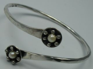 Handarbeit Wunderschöne Designer Armspange Aus 925 Sterling Silber Mit 2 Perlen Bild