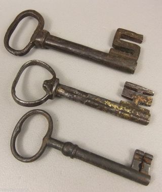Um 1700 - 1800: Drei Große Eisen Schlüssel / Iron Key,  Von Hand Geschmiedet Bild