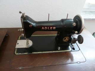 Alte Adler Nähmaschine - Mit Tisch - Klasse 86 Bild