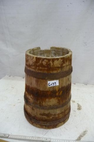 6139.  Altes Holzfass Fass Wassereimer Old Wooden Barrel Bild