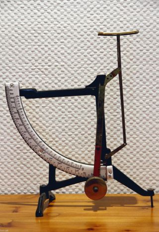 Antike Briefwaage,  Emailleskala,  Wechselgewicht 0 - 250 Gramm Und 0 - 1000 Gramm Bild