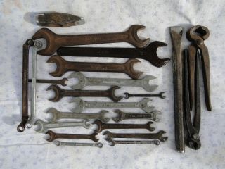 Alte Maulschlüssel,  Zangen,  Flachmeißel,  Hammer Von Opa Bild