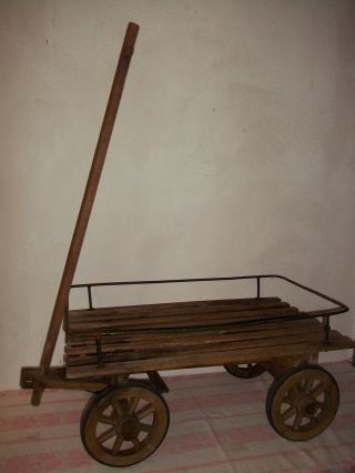Kleiner Alter Transportwagen - Handwagen - Tafelwagen - Holzspeichenräder Bild