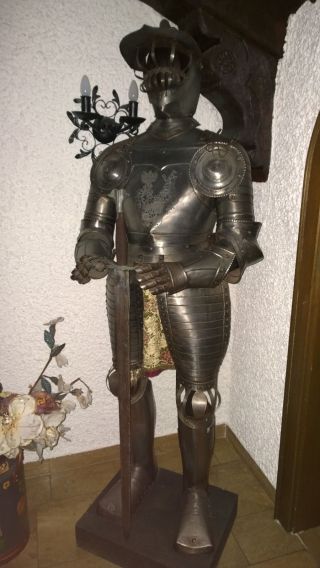 Ritterrüstung Ca.  170cm Mit Schwert,  Aus Einem Schloss Bild