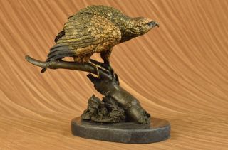 Bronze Adler Falken Figur Garten Osprey Statue Marmorsockel Dekor Bild