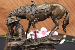 Alte West Cowboy Mit Pferd Bronze - Skulptur Der Westlichen Kunst Remington Bild