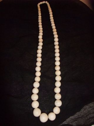 Perlenkette - Halskette Aus Nachlass - Uralt Mit Großen Perlen Aus Bein Bild