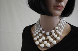 4 Reihen Kette Perlen Weiß Mit Goldfarbenen Akzenten Bild
