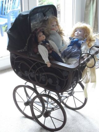 Nostalgischer Puppenwagen Inkl.  3 Niedlichen Puppen Bild