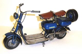 25 0000 21: Schönes Blechmodell Eines Lambretta Motorrollers.  Top Deko Modell Bild