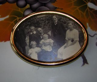 100 Jahre Altes Familienfoto Im Messingrahmen Für Puppenstube Bild
