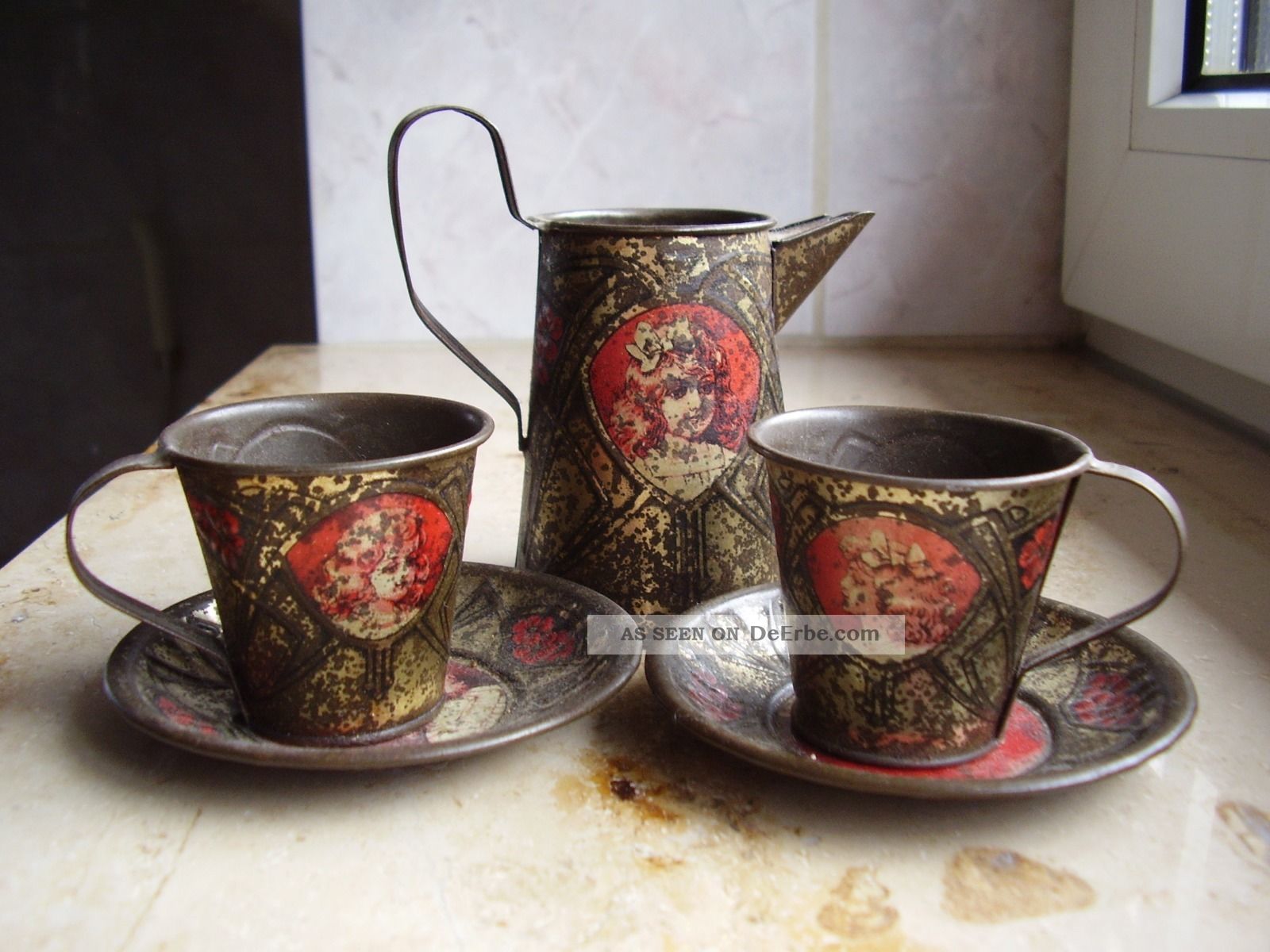 Antike Puppen Stuben Möbel 1880 Gründerzeit Buffet Besteck Tasse Kanne Aus Blech Original, gefertigt vor 1970 Bild