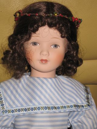 WunderschÖne Porzellan - Kopf - Puppe 50 Cm - Mit Feinem Kleid Und Liebem Gesicht Bild