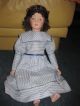 WunderschÖne Porzellan - Kopf - Puppe 50 Cm - Mit Feinem Kleid Und Liebem Gesicht Porzellankopfpuppen Bild 2