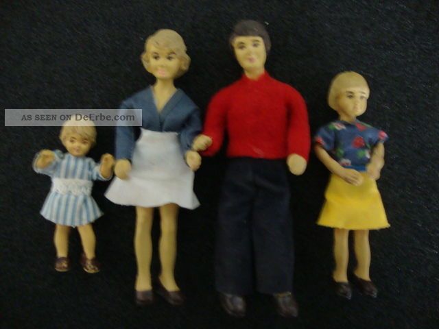 4 Alte Biegepuupen Aus Gummi,  Für Die Puppenstube,  Eine Familie Original, gefertigt vor 1970 Bild