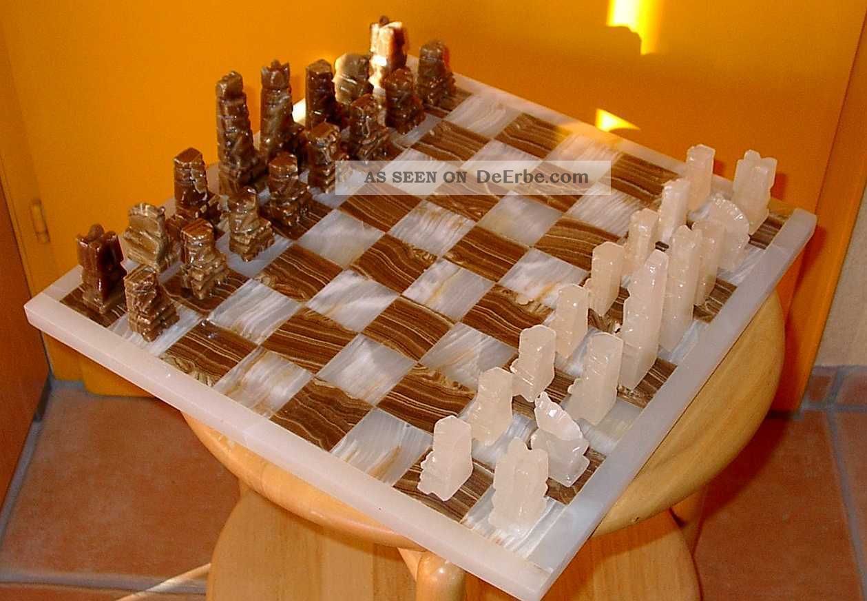 Wunderschönes.  Schachspiel A.  Onyx Mit Figuren Sowie Spielsteinen Für Z.  B.  Dame Gefertigt nach 1945 Bild