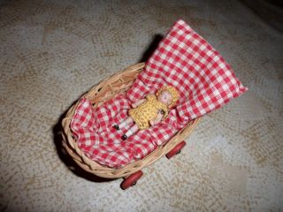 Sehr Kleine Porzellan Puppe Wohl Bisquitporzellan Um 1920 Im Puppenwagen Bild