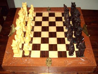 Großes Altes Schachspiel Holz Schachbrett Schach Figuren Ausklappbar Handarbeit Bild