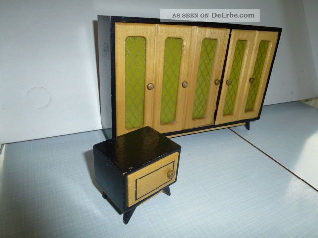 Schlafzimmerschrank Nachtschrank Schrank Puppenmöbel Holz 60ziger Jahre Original, gefertigt vor 1970 Bild