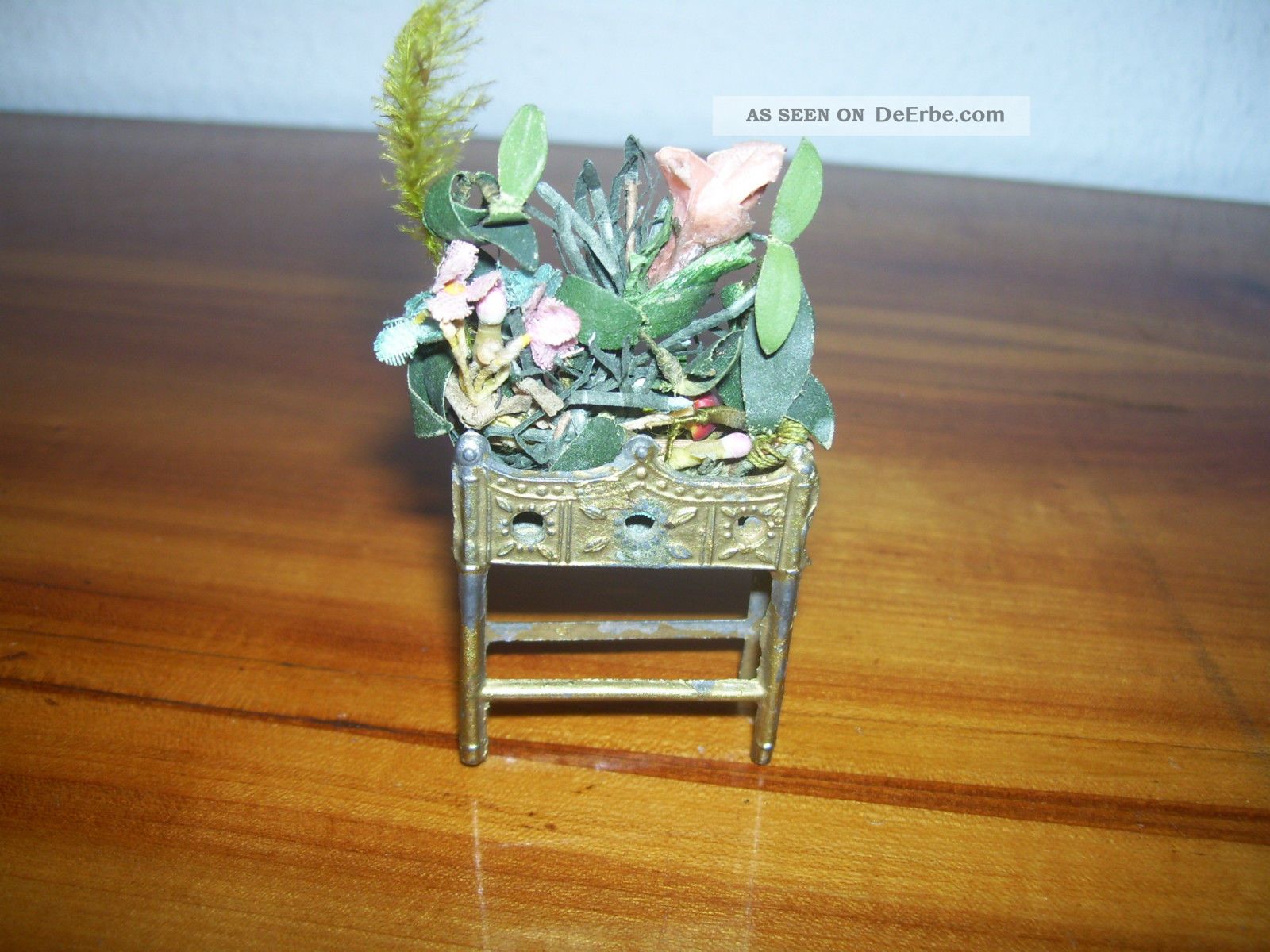 Kleines Blumentischchen,  Um 1910,  Zinn Vergoldet. Original, gefertigt vor 1970 Bild